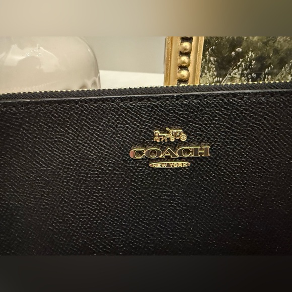 Coach Black Pebbled Leather Wristlet - Picture 4 of 7